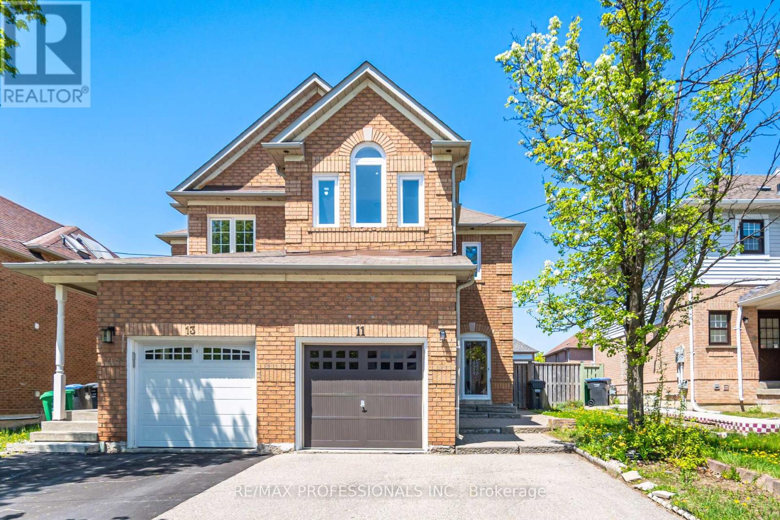 11 Asterwind Crescent, Brampton, Ontario  L6R 1V9 - Photo 1 - W12144920