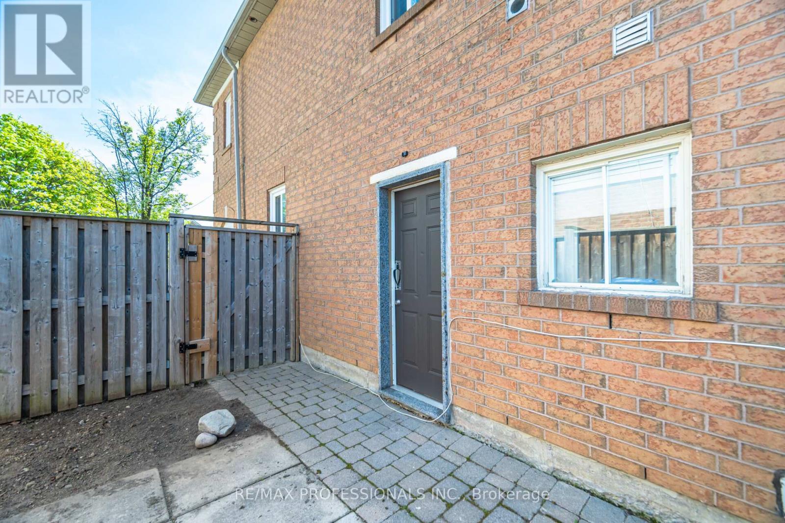 11 Asterwind Crescent, Brampton, Ontario  L6R 1V9 - Photo 27 - W12144920