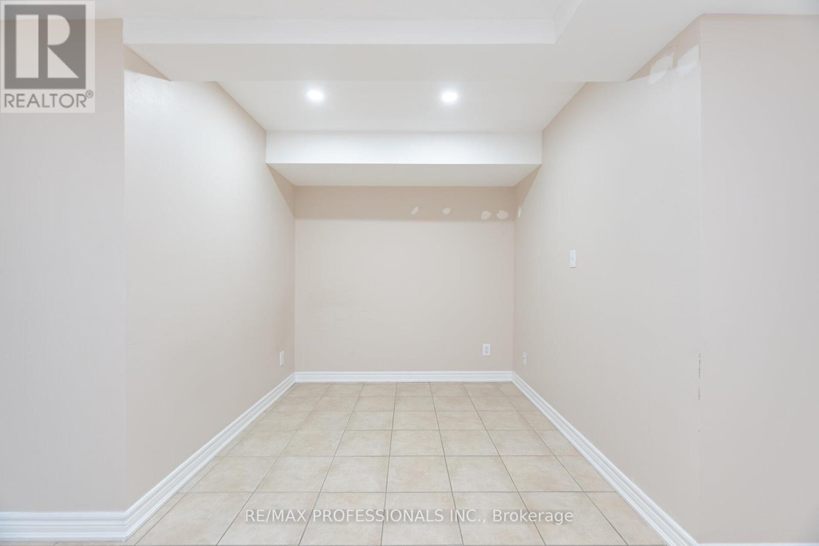 11 Asterwind Crescent, Brampton, Ontario  L6R 1V9 - Photo 33 - W12144920