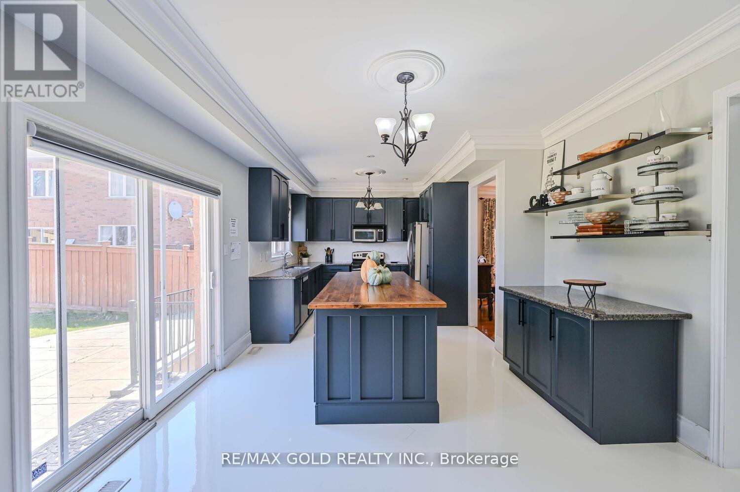 7 Yellow Avens Boulevard, Brampton, Ontario  L6R 0K5 - Photo 15 - W12144922