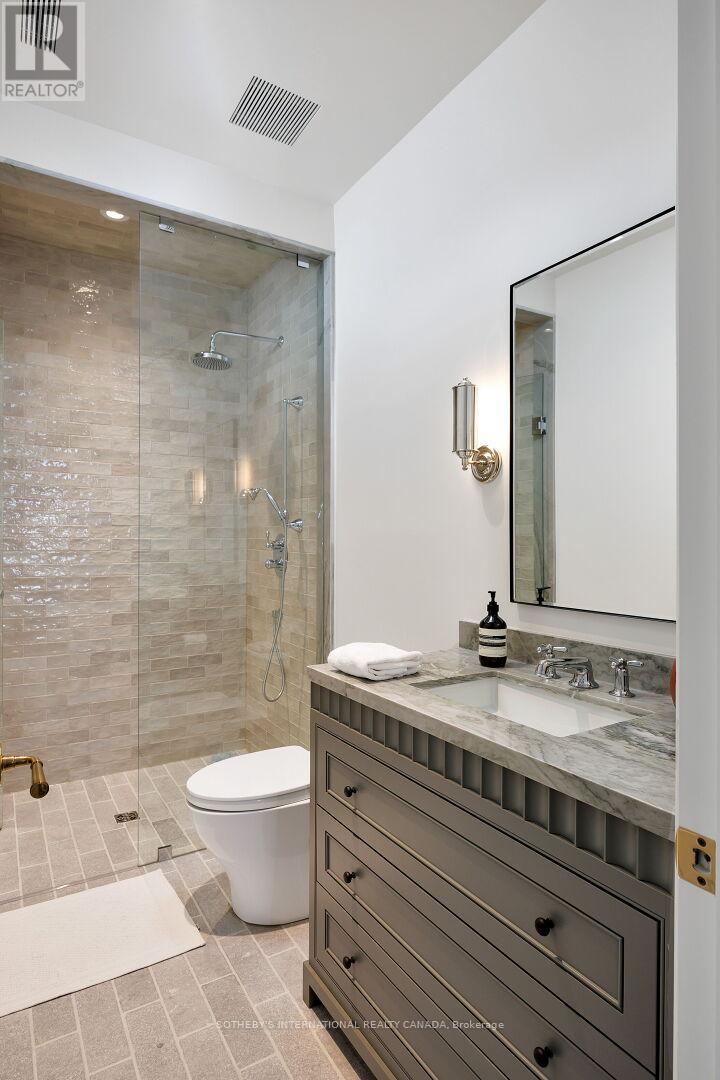 153 Perry Crescent, Toronto, Ontario  M9A 1K8 - Photo 34 - W12144923