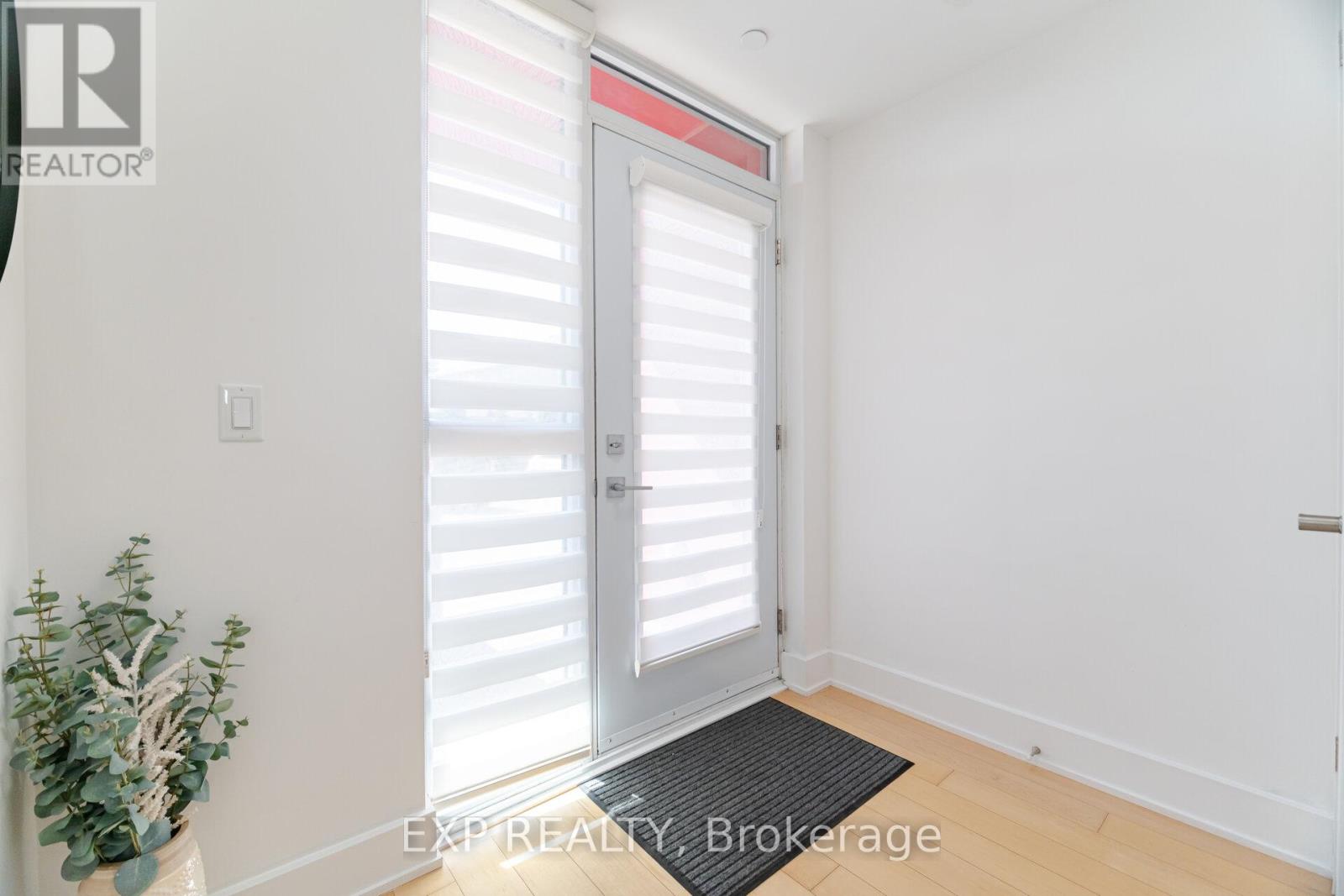 C211 - 5260 Dundas Street, Burlington, Ontario  L7L 0J7 - Photo 2 - W12144945