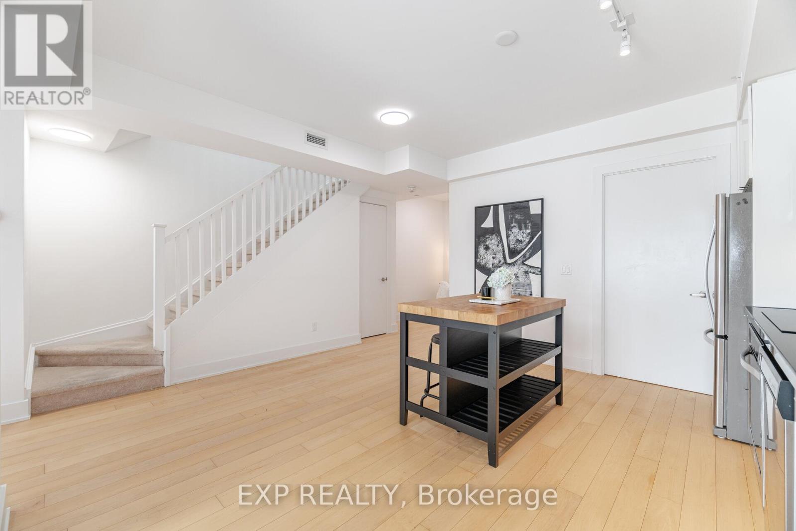 C211 - 5260 Dundas Street, Burlington, Ontario  L7L 0J7 - Photo 8 - W12144945