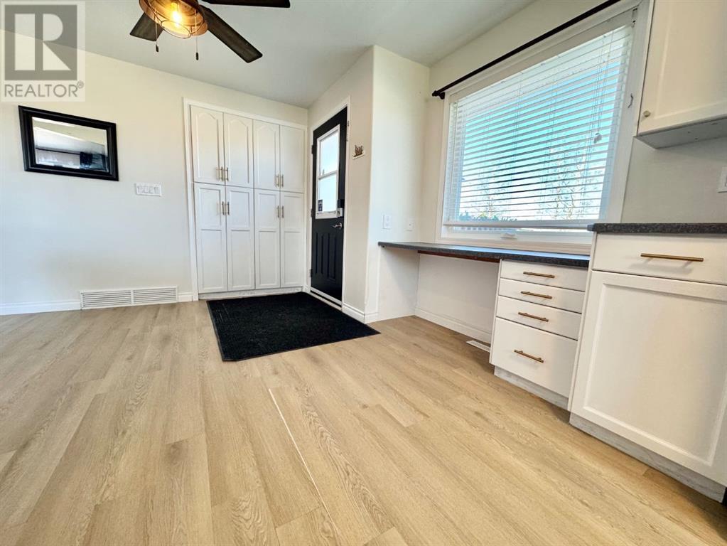 Property at 4703 56A Avenue image 3