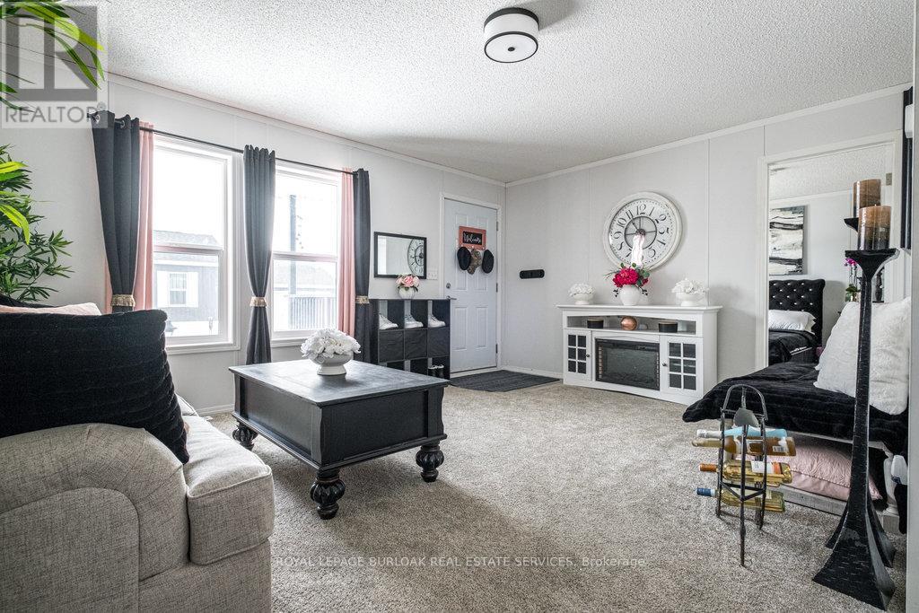 Property at 29 HICKORY HOLLOW image 3
