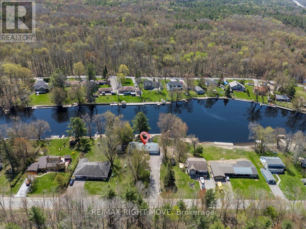 1092 Cowbell Lane, Gravenhurst, Ontario  P0E 1N0 - Photo 46 - X12144948