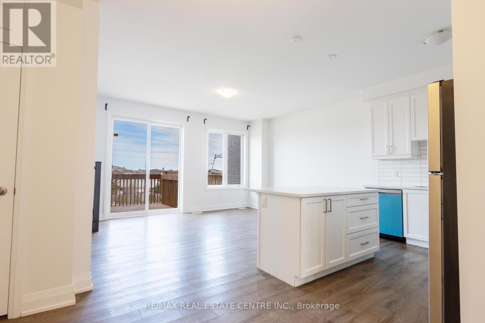 39 Histand Trail, Kitchener, Ontario  N2R 0S2 - Photo 8 - X12144951