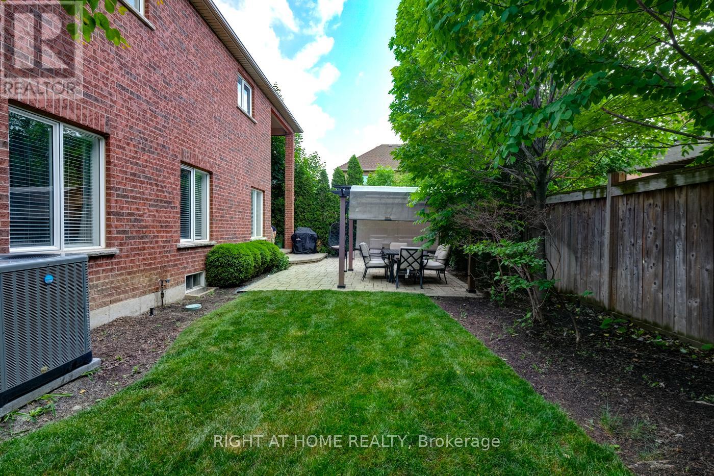 41 Watercliff Place, Hamilton, Ontario  L8E 6E5 - Photo 29 - X12145045