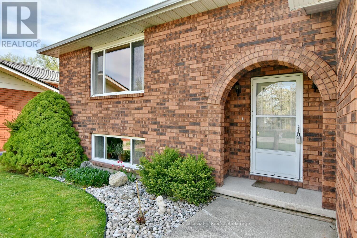 Property at 100 LOCKHART ROAD image 2