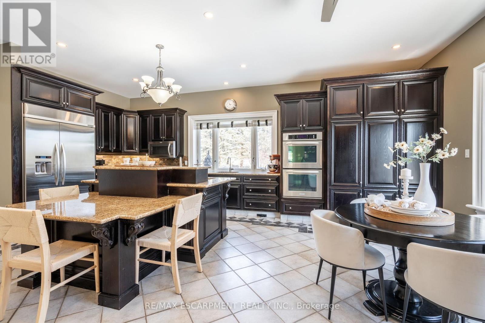 11 Palomino Drive, Hamilton, Ontario  L0R 1H3 - Photo 12 - X12015782