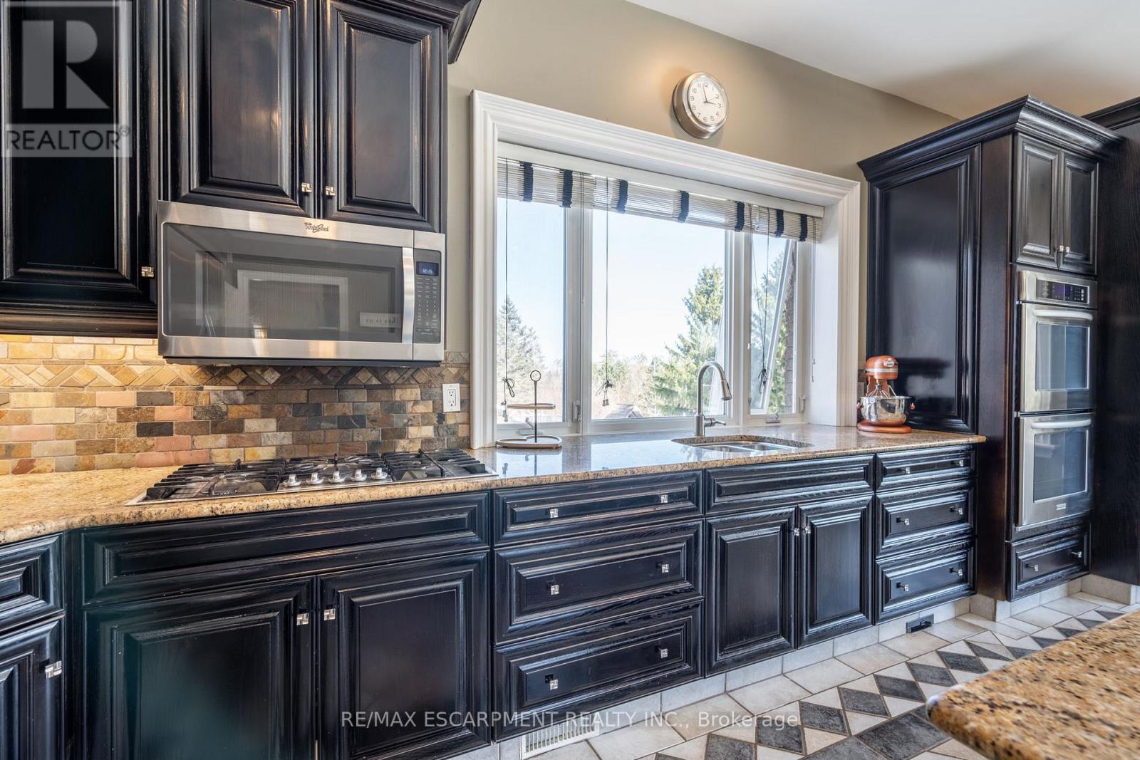 11 Palomino Drive, Hamilton, Ontario  L0R 1H3 - Photo 13 - X12015782