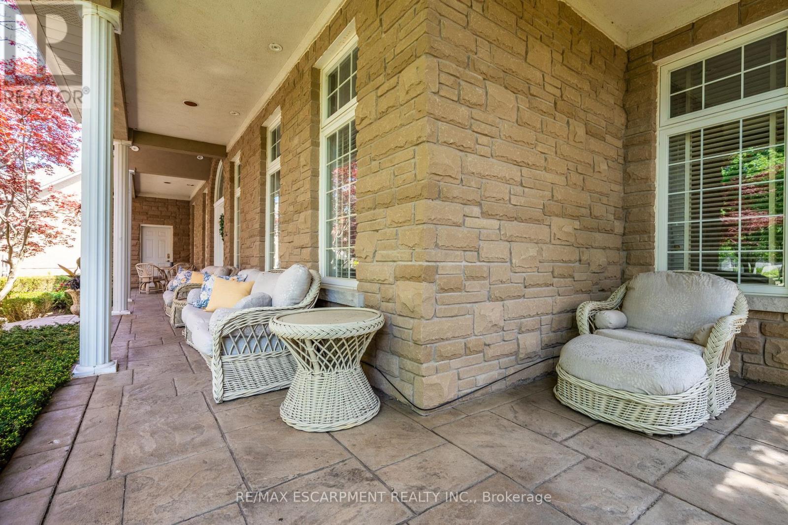 11 Palomino Drive, Hamilton, Ontario  L0R 1H3 - Photo 4 - X12015782
