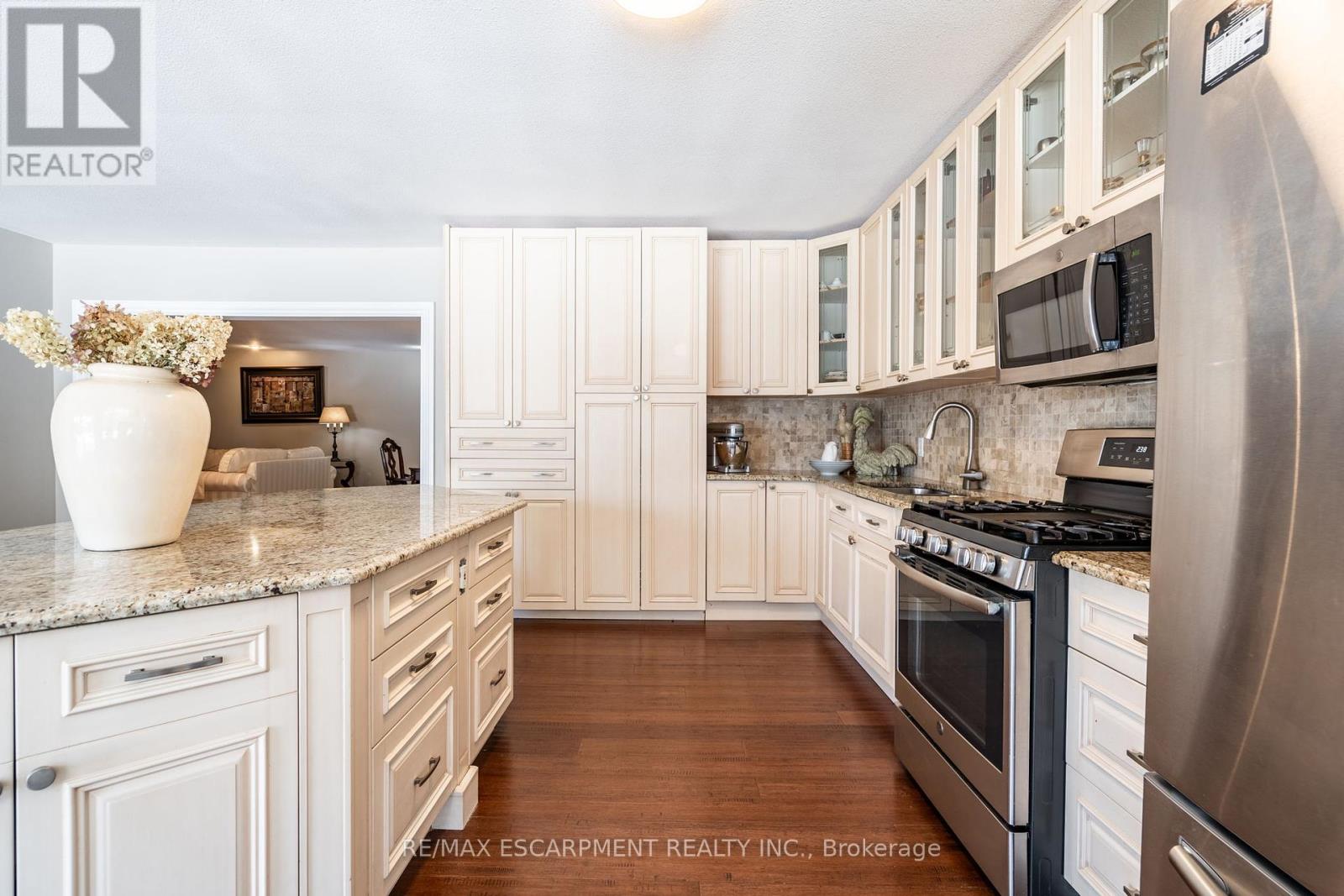 11 Palomino Drive, Hamilton, Ontario  L0R 1H3 - Photo 37 - X12015782