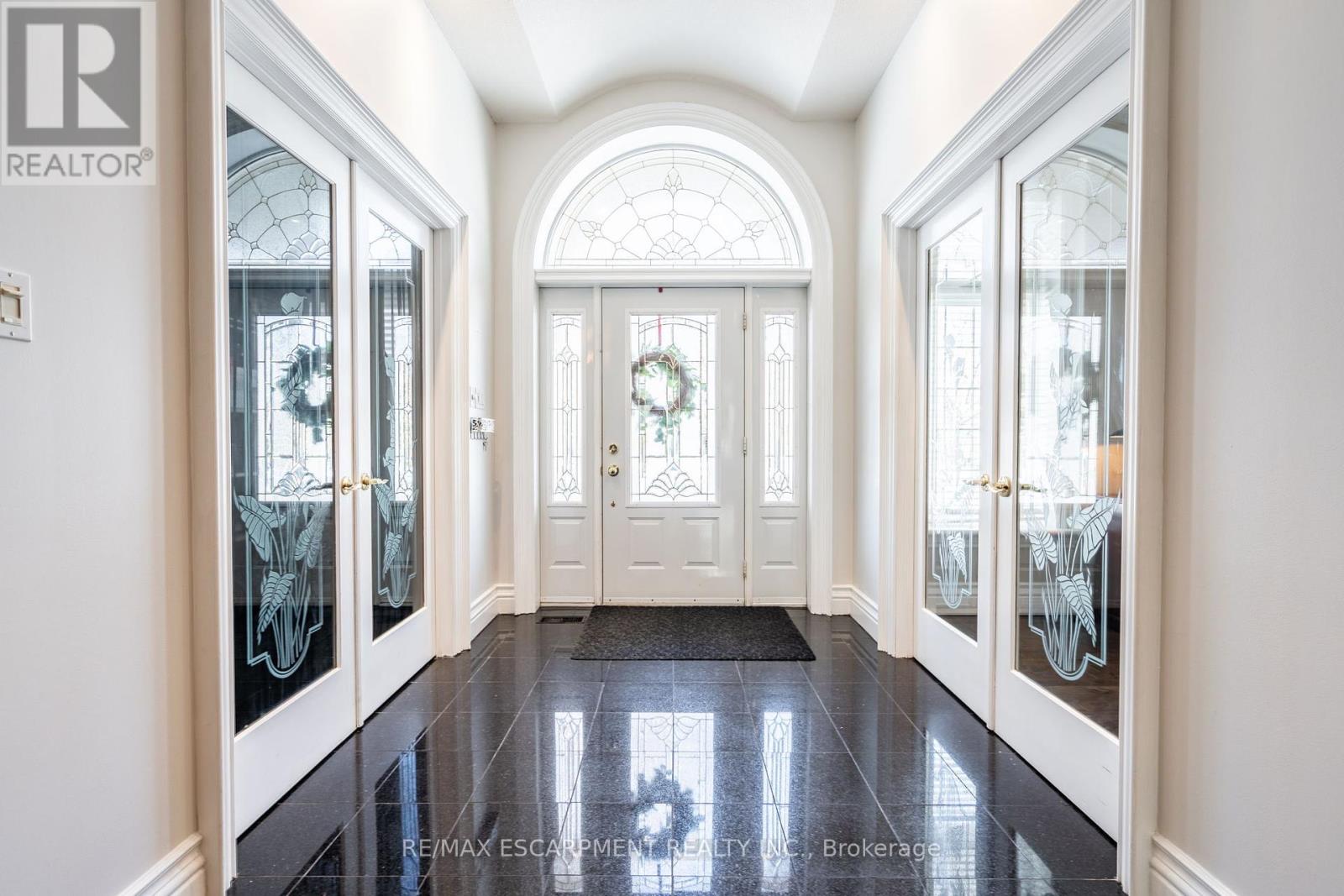 11 Palomino Drive, Hamilton, Ontario  L0R 1H3 - Photo 5 - X12015782