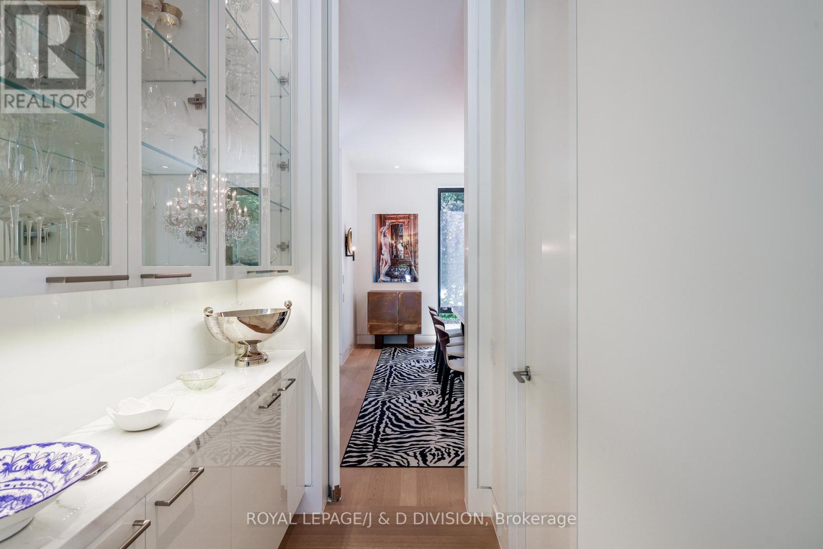 20 Forest Glen Crescent, Toronto, Ontario  M4N 2E8 - Photo 15 - C12144839