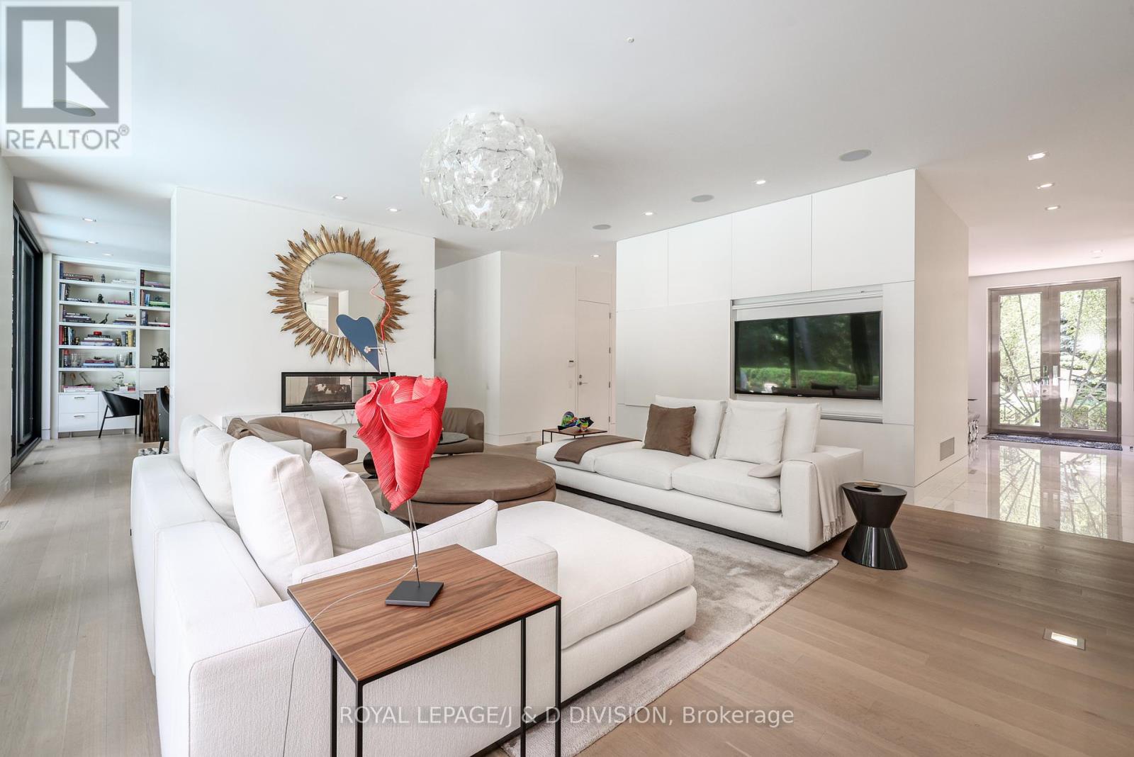20 Forest Glen Crescent, Toronto, Ontario  M4N 2E8 - Photo 10 - C12144839