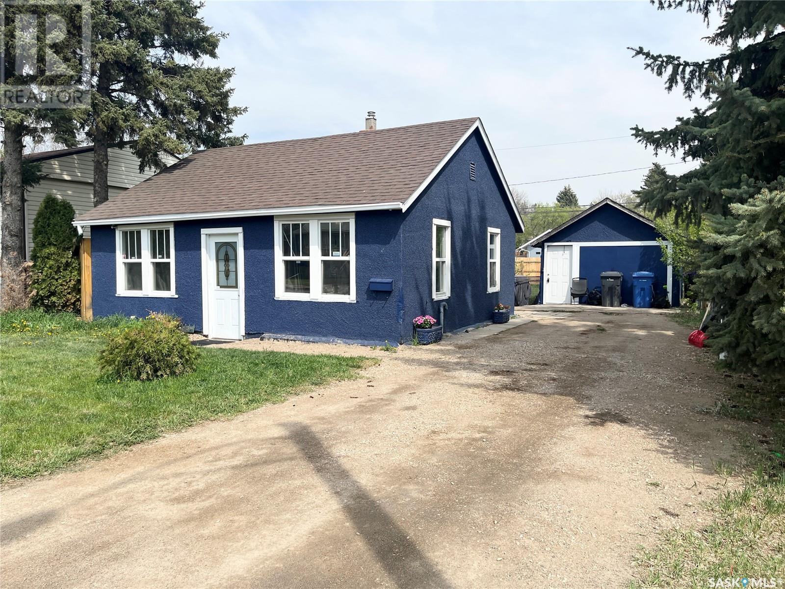 1072 110th Street, North Battleford, Saskatchewan  S9A 2L3 - Photo 2 - SK005668