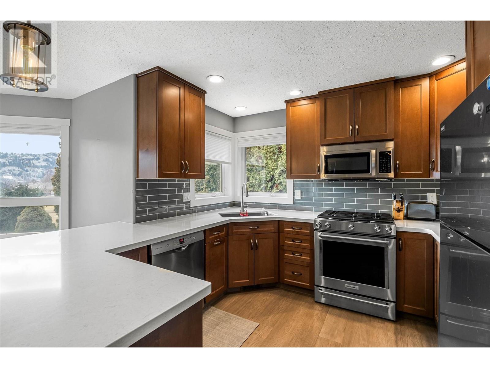 3568 Navatanee Drive, Kamloops, British Columbia  V2H 1T7 - Photo 11 - 10347407