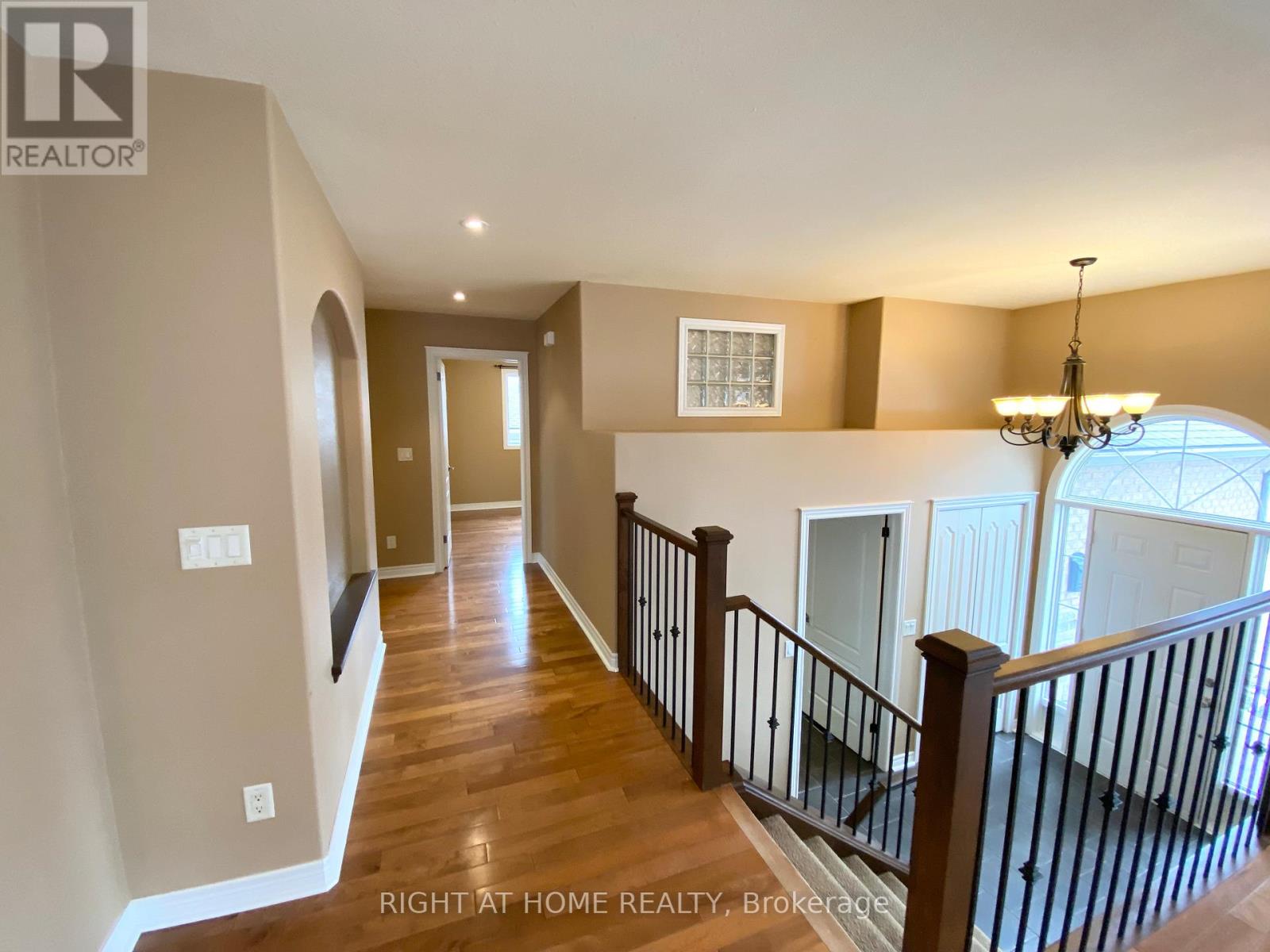 3640 Weinbrenner Road, Niagara Falls, Ontario  L2G 7Y3 - Photo 4 - X11993098