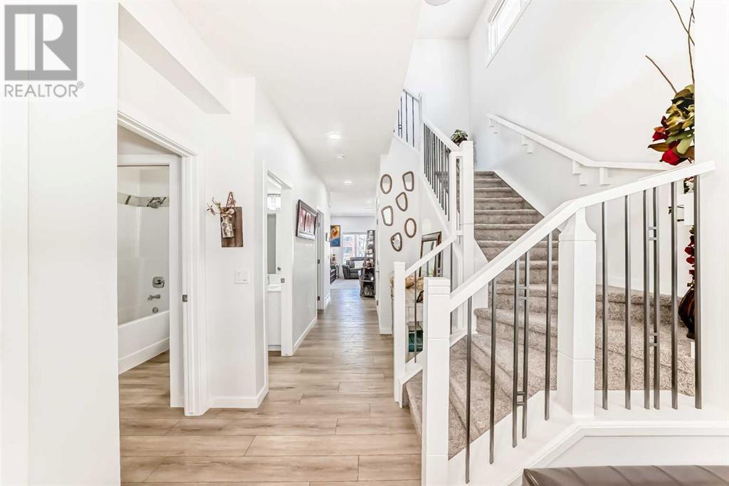 126 Lucas Close Nw, Calgary, Alberta  T3P 1Z4 - Photo 3 - A2220592