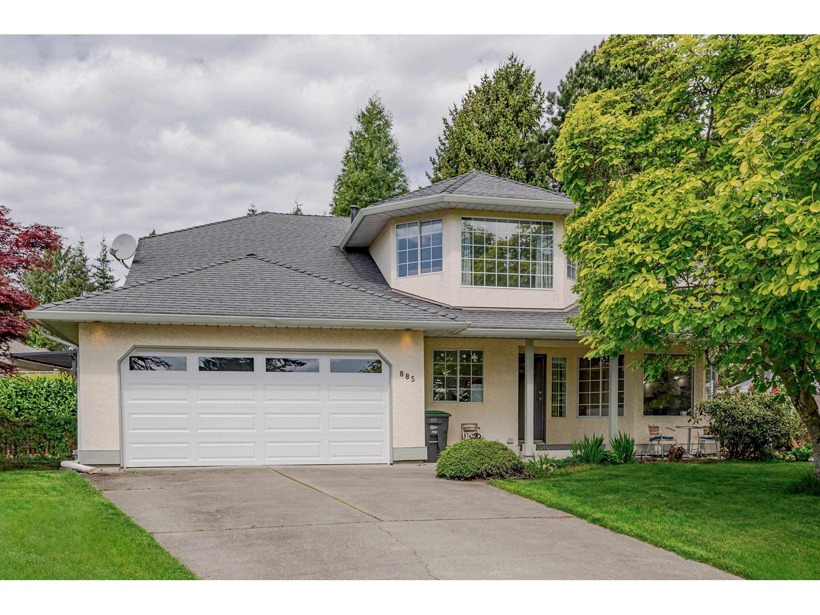 Property at 885 165 STREET image 1
