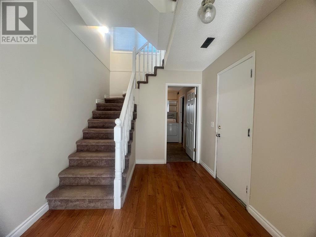 Property at 93 Coachway Gardens SW image 3