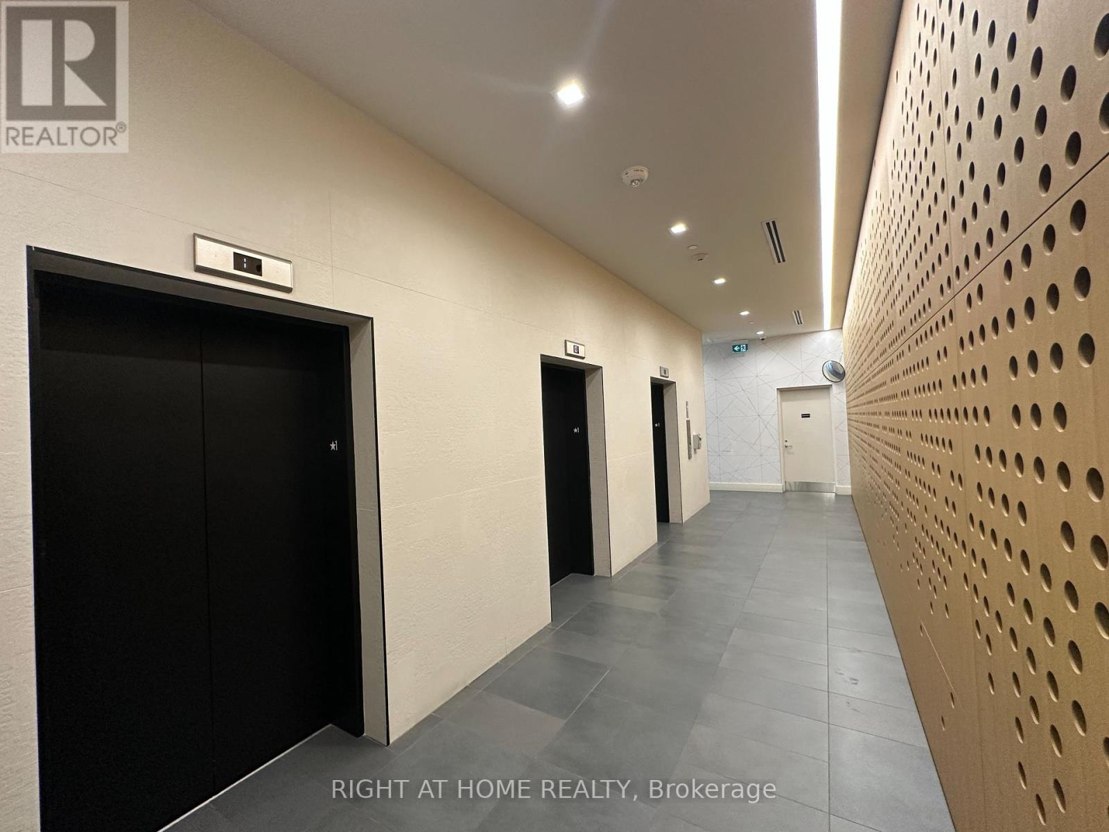 701 - 2520 Eglinton Avenue W, Mississauga, Ontario  L5M 0Y4 - Photo 27 - W12144099