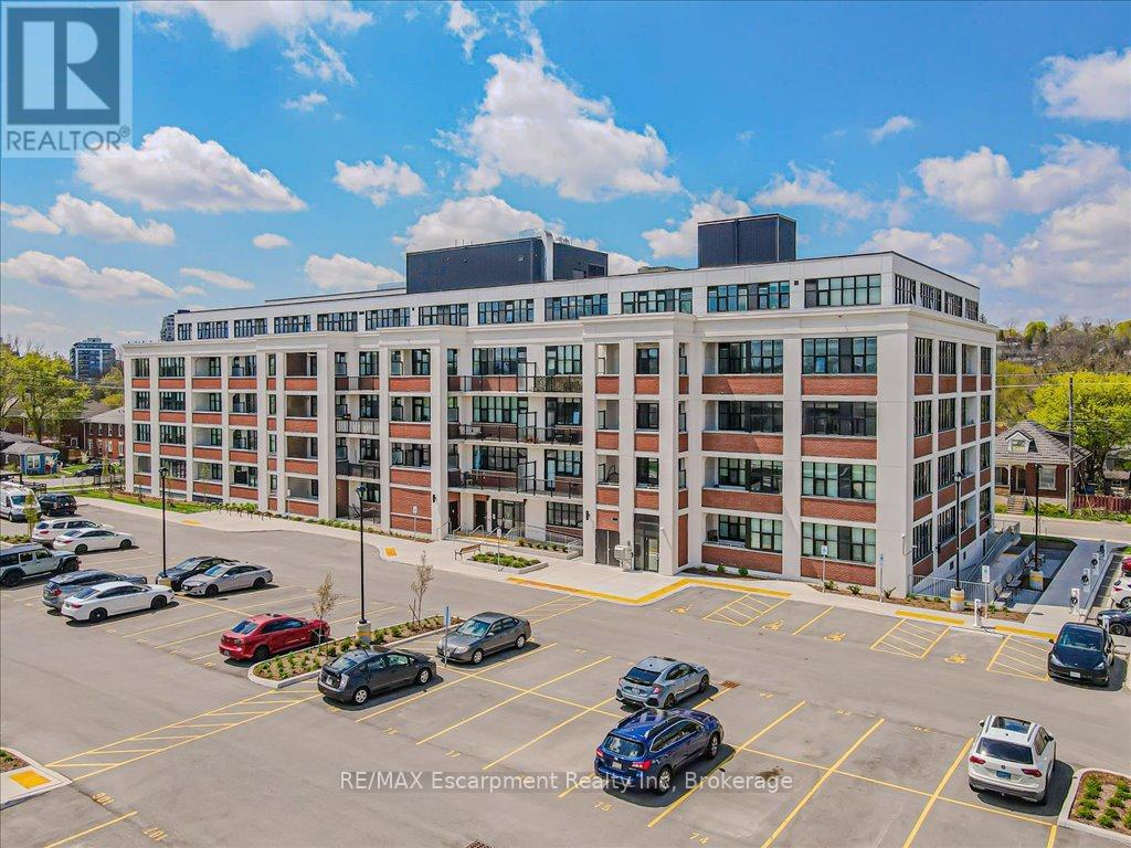 Property at 528 - 120 HURON STREET image 2