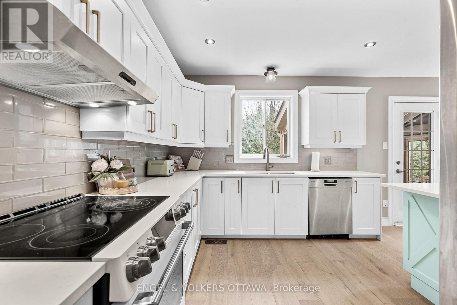 26 Thresher Avenue, Ottawa, Ontario  K2S 1X8 - Photo 13 - X12145177