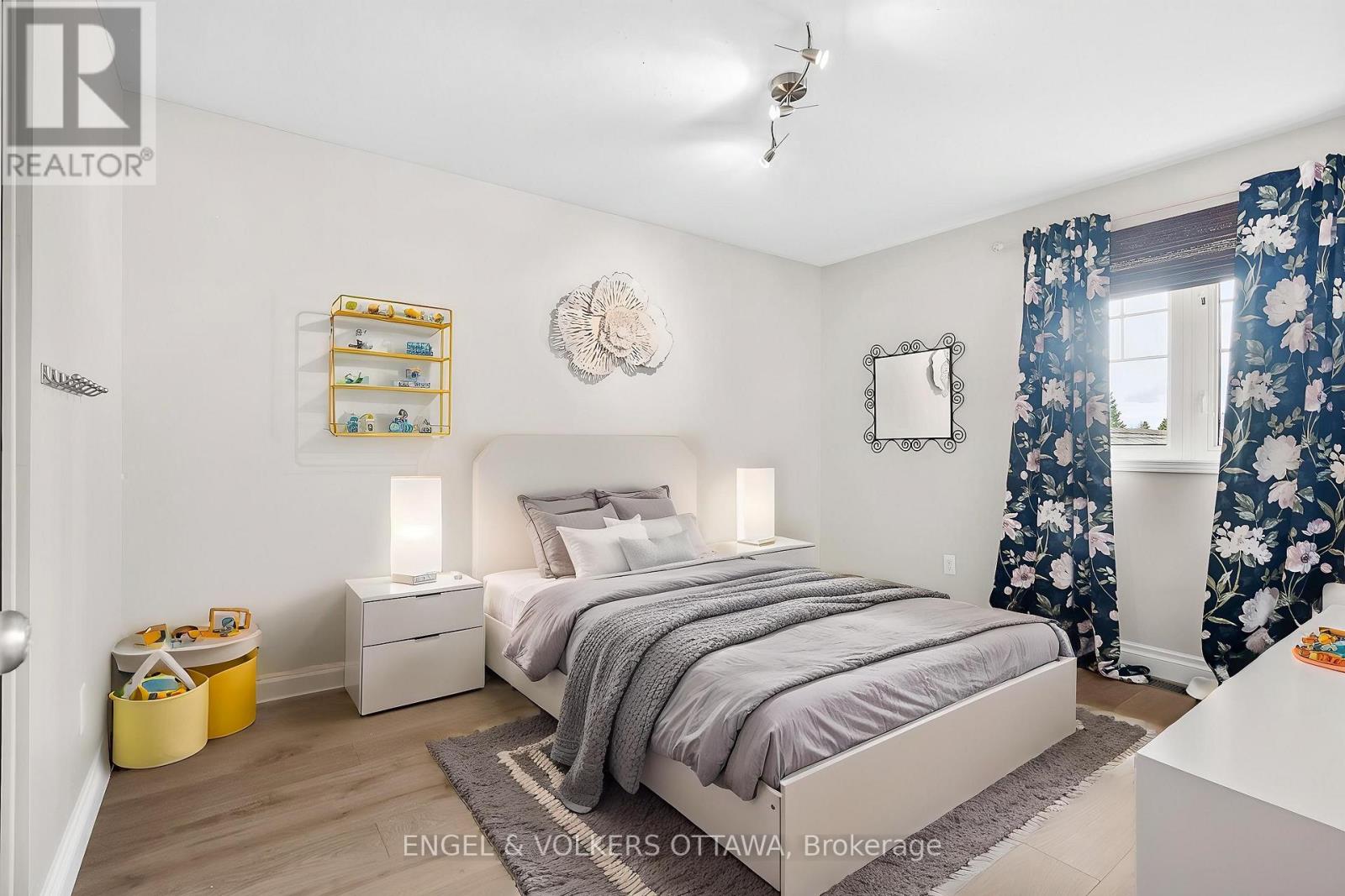 26 Thresher Avenue, Ottawa, Ontario  K2S 1X8 - Photo 24 - X12145177