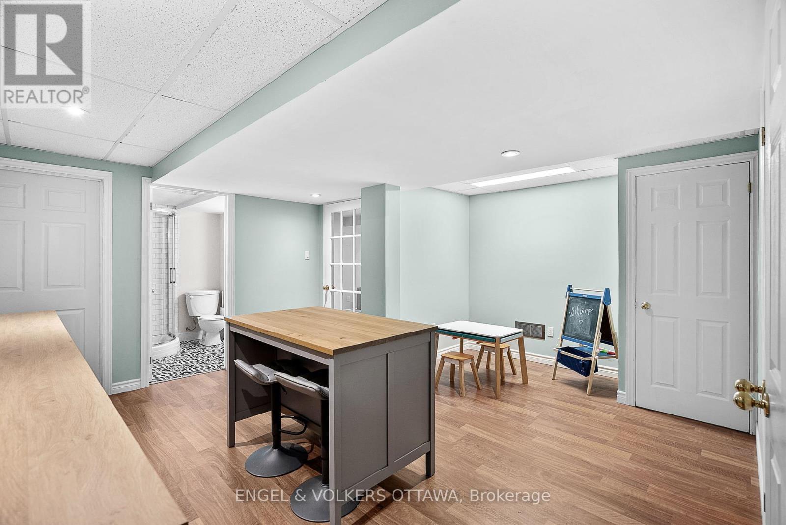 26 Thresher Avenue, Ottawa, Ontario  K2S 1X8 - Photo 32 - X12145177