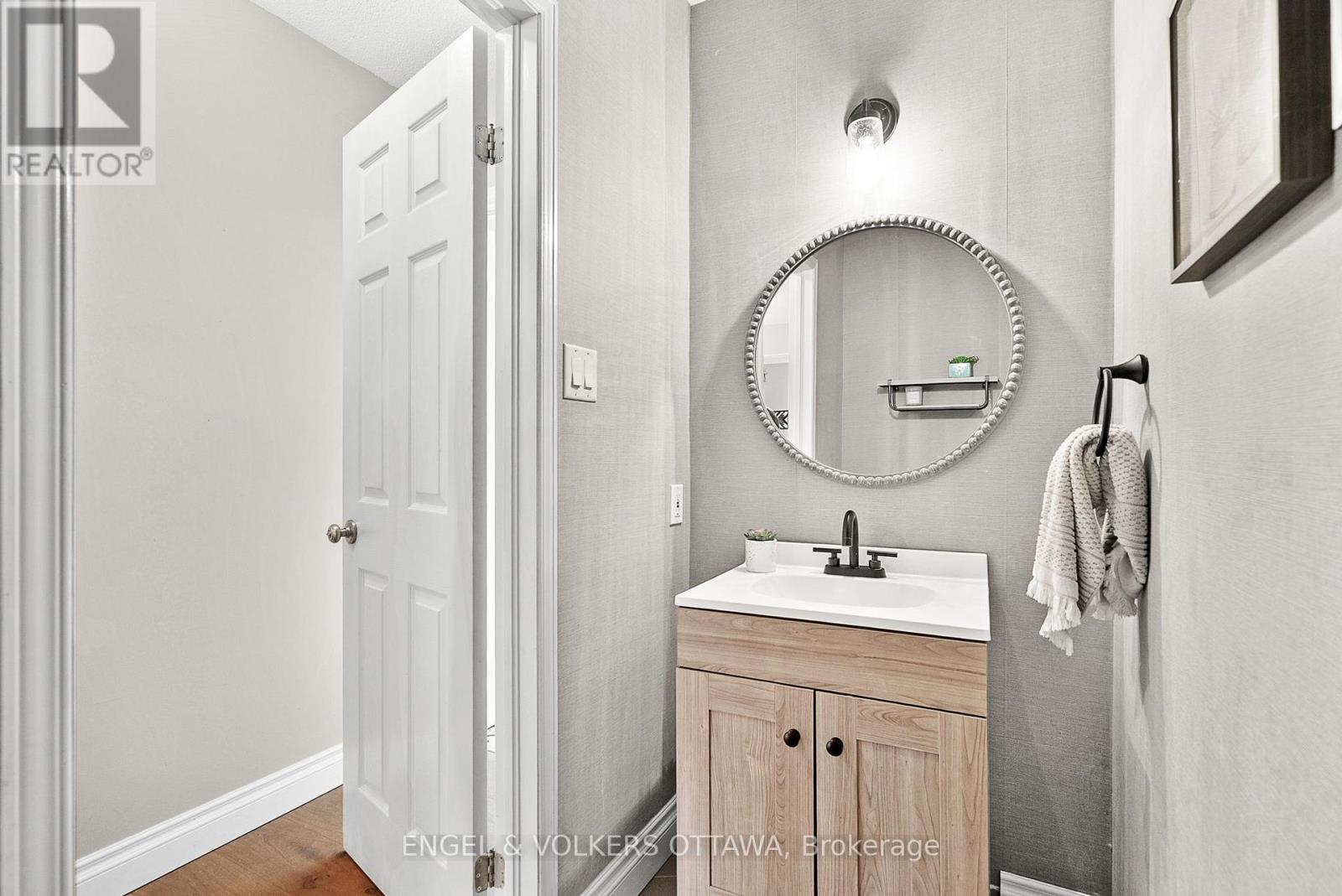26 Thresher Avenue, Ottawa, Ontario  K2S 1X8 - Photo 34 - X12145177
