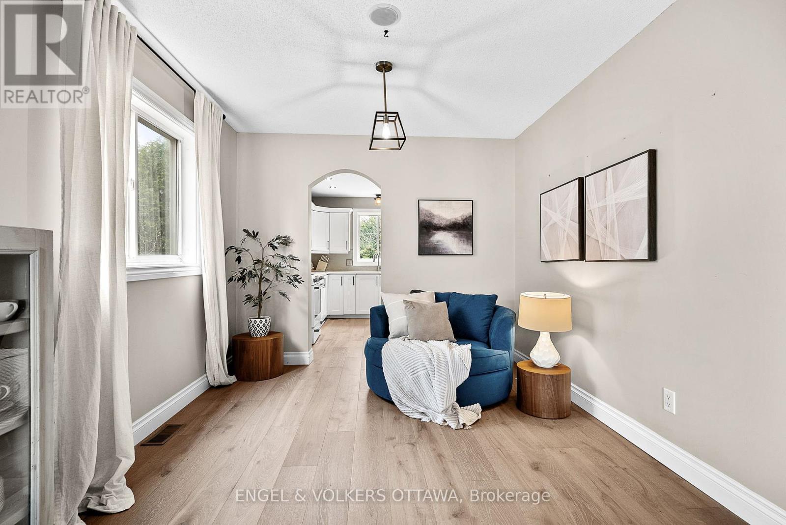 26 Thresher Avenue, Ottawa, Ontario  K2S 1X8 - Photo 7 - X12145177