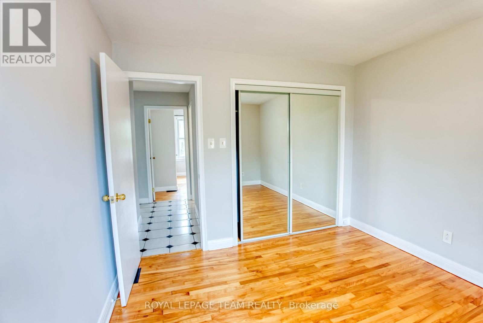 53 Drouin Avenue, Ottawa, Ontario  K1K 2A6 - Photo 13 - X12145194