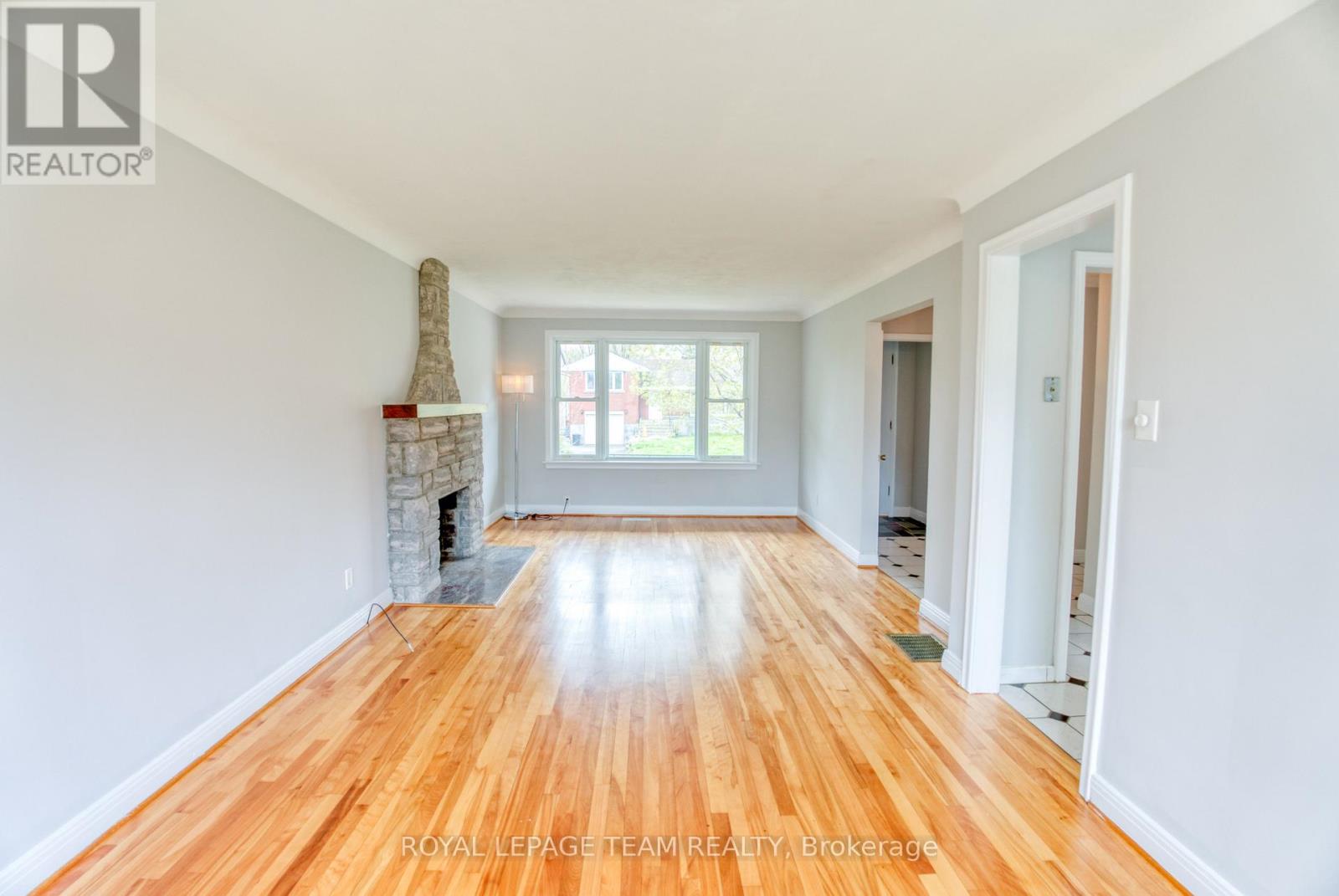 53 Drouin Avenue, Ottawa, Ontario  K1K 2A6 - Photo 8 - X12145194