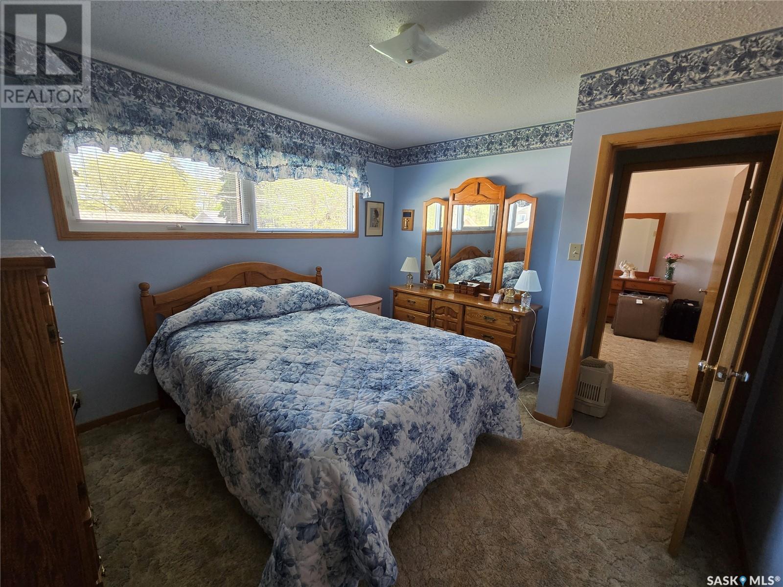 427 15th Avenue Ne, Swift Current, Saskatchewan  S9H 2X5 - Photo 8 - SK005706