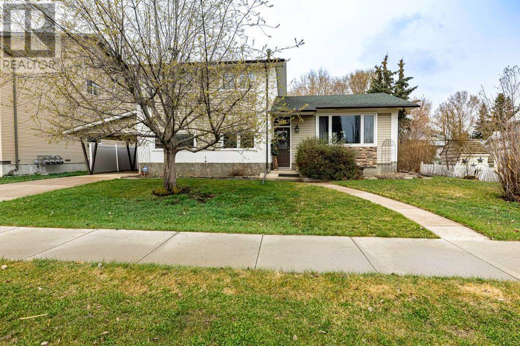 5436 53 Avenue, Lacombe, Alberta  T4L 1L4 - Photo 2 - A2215329