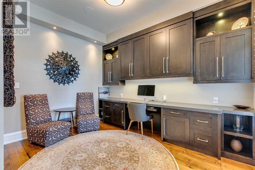 Property at 994 Shawnee Drive SW image 3
