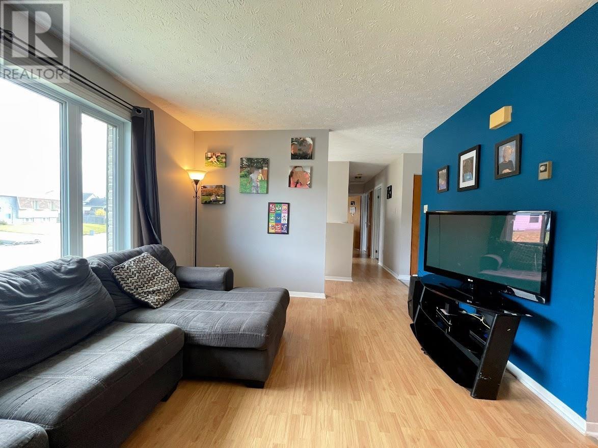 52 Matachewan Rd, Manitouwadge, Ontario  P0T 2C0 - Photo 10 - TB251158