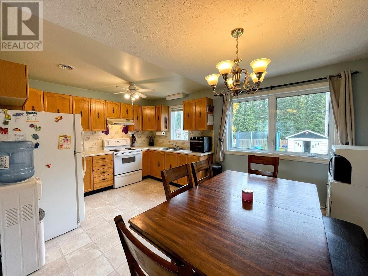 52 Matachewan Rd, Manitouwadge, Ontario  P0T 2C0 - Photo 3 - TB251158