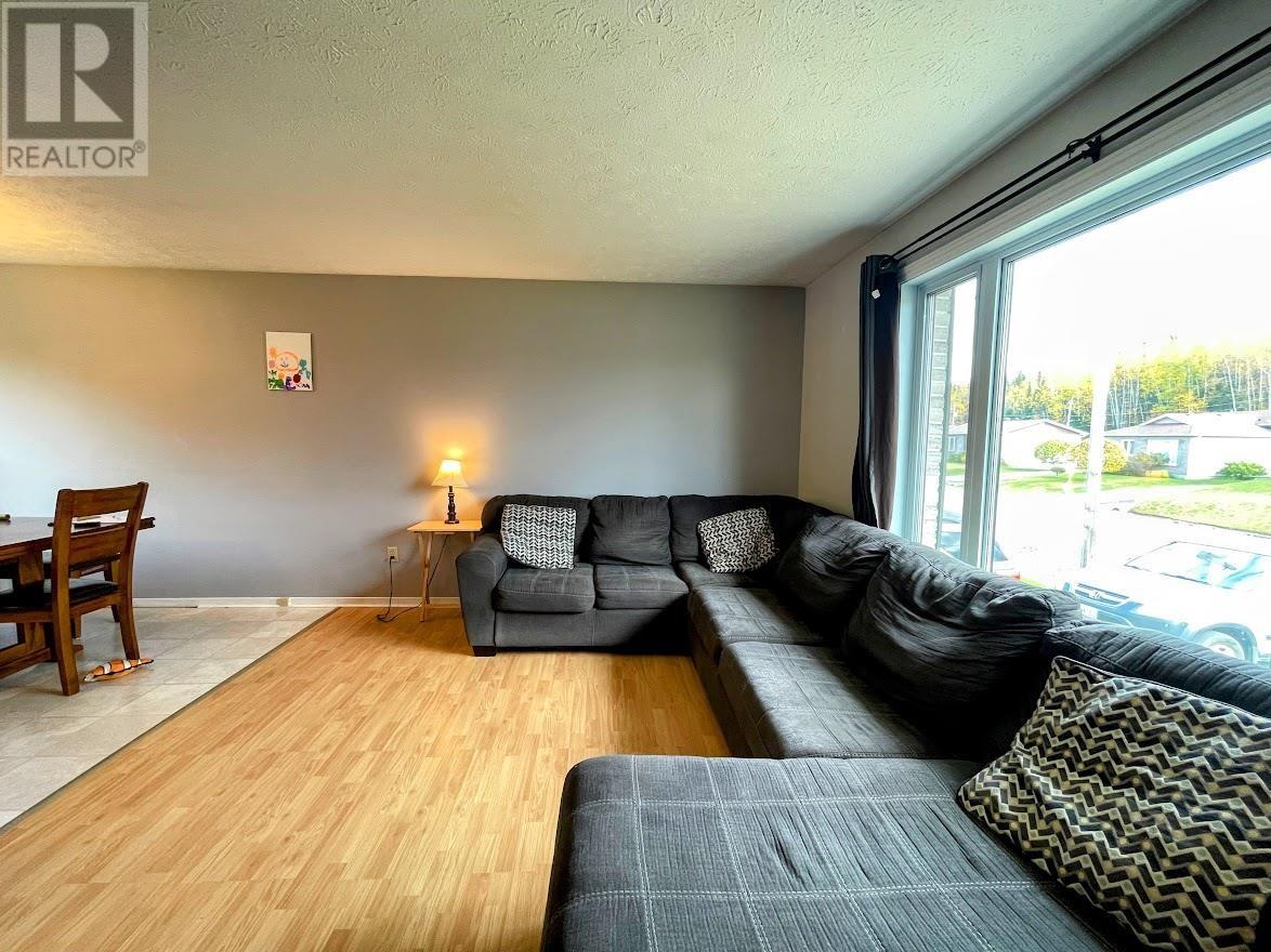 52 Matachewan Rd, Manitouwadge, Ontario  P0T 2C0 - Photo 8 - TB251158