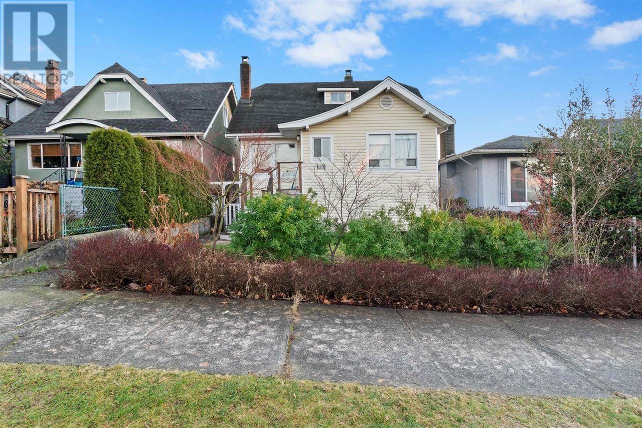 3578 TRIUMPH STREET, vancouver, British Columbia V5K1V1