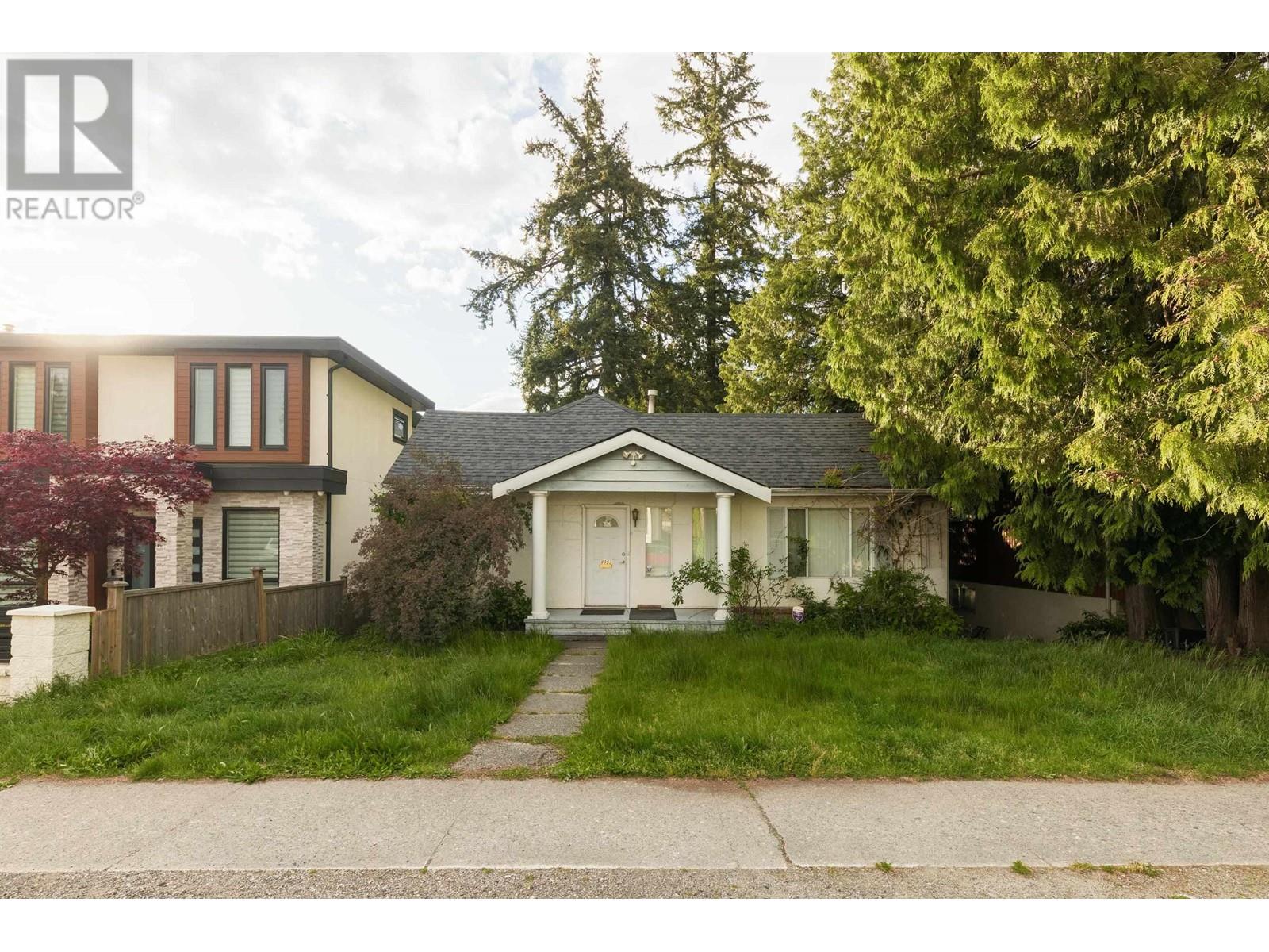 8353 16th Avenue, Burnaby, British Columbia  V3N 1S2 - Photo 1 - R3002231