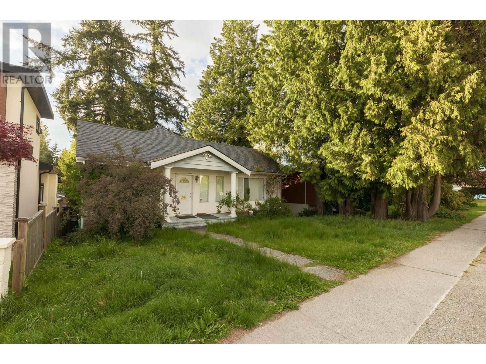 8353 16th Avenue, Burnaby, British Columbia  V3N 1S2 - Photo 2 - R3002231
