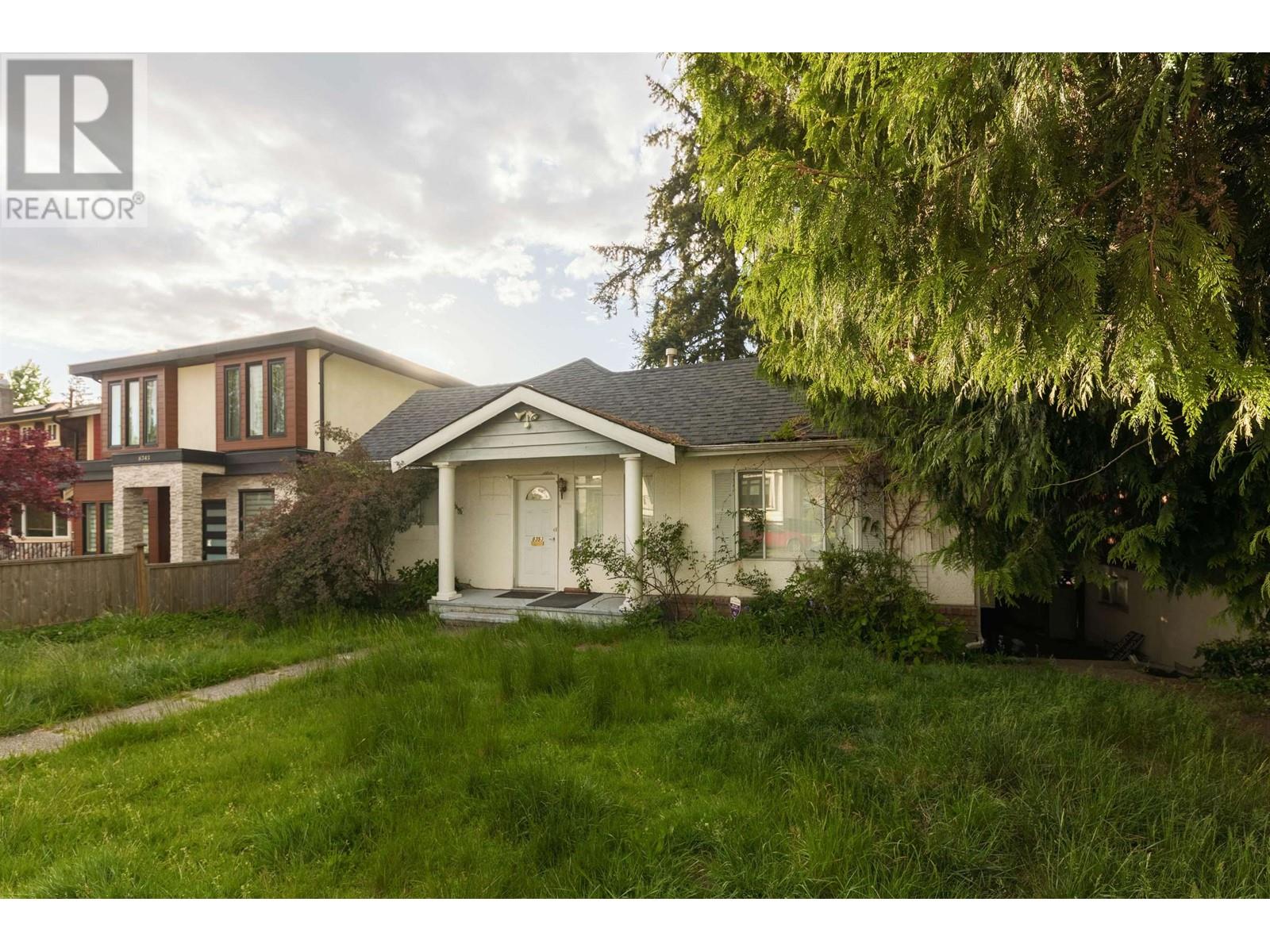 8353 16th Avenue, Burnaby, British Columbia  V3N 1S2 - Photo 3 - R3002231