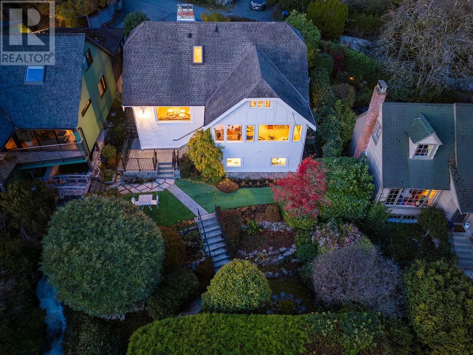 3260 Travers Avenue, West Vancouver, British Columbia  V7V 1G5 - Photo 1 - R3002242
