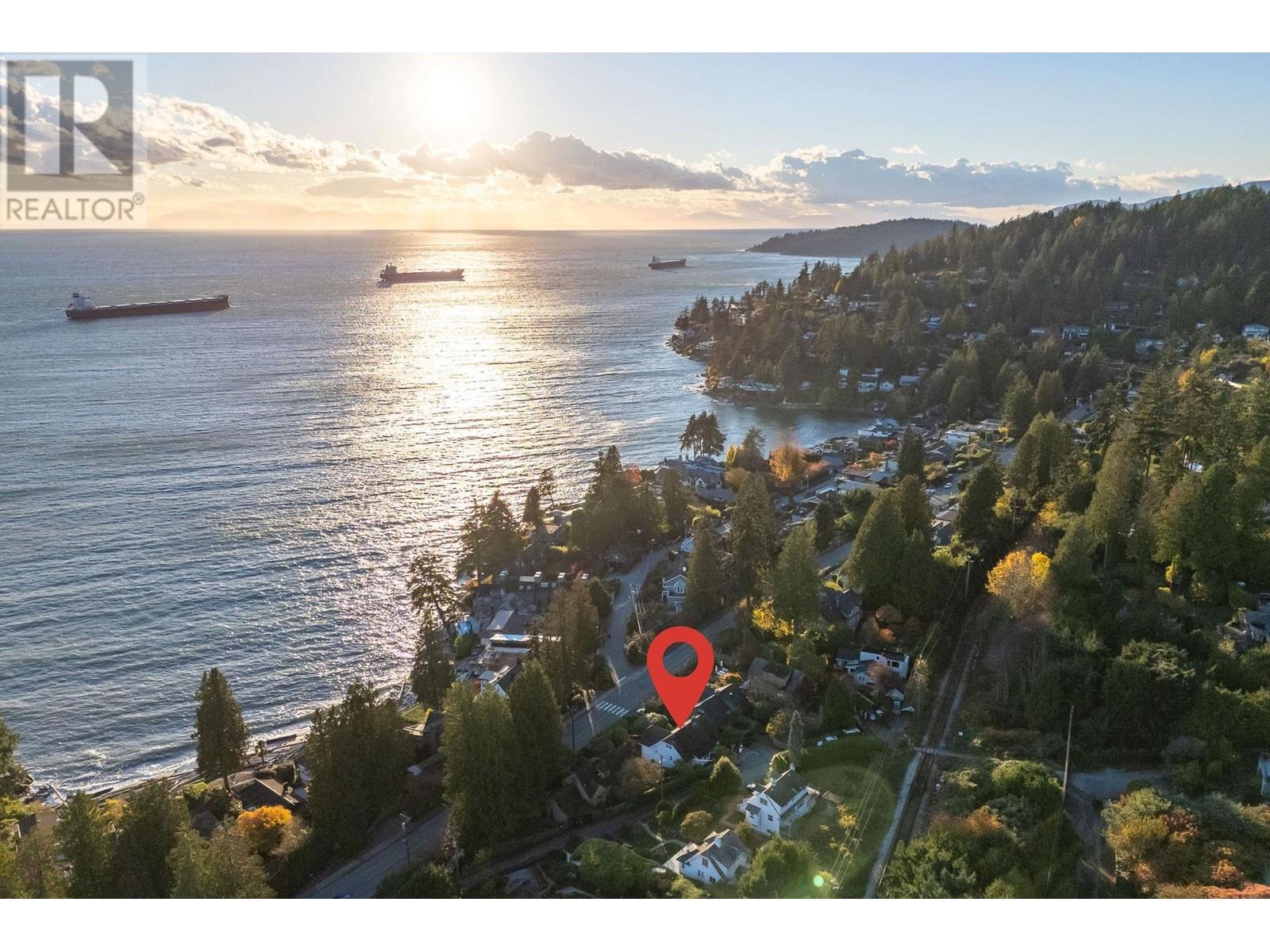 3260 Travers Avenue, West Vancouver, British Columbia  V7V 1G5 - Photo 2 - R3002242