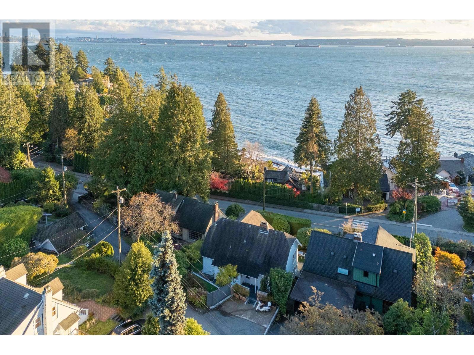 3260 Travers Avenue, West Vancouver, British Columbia  V7V 1G5 - Photo 3 - R3002242