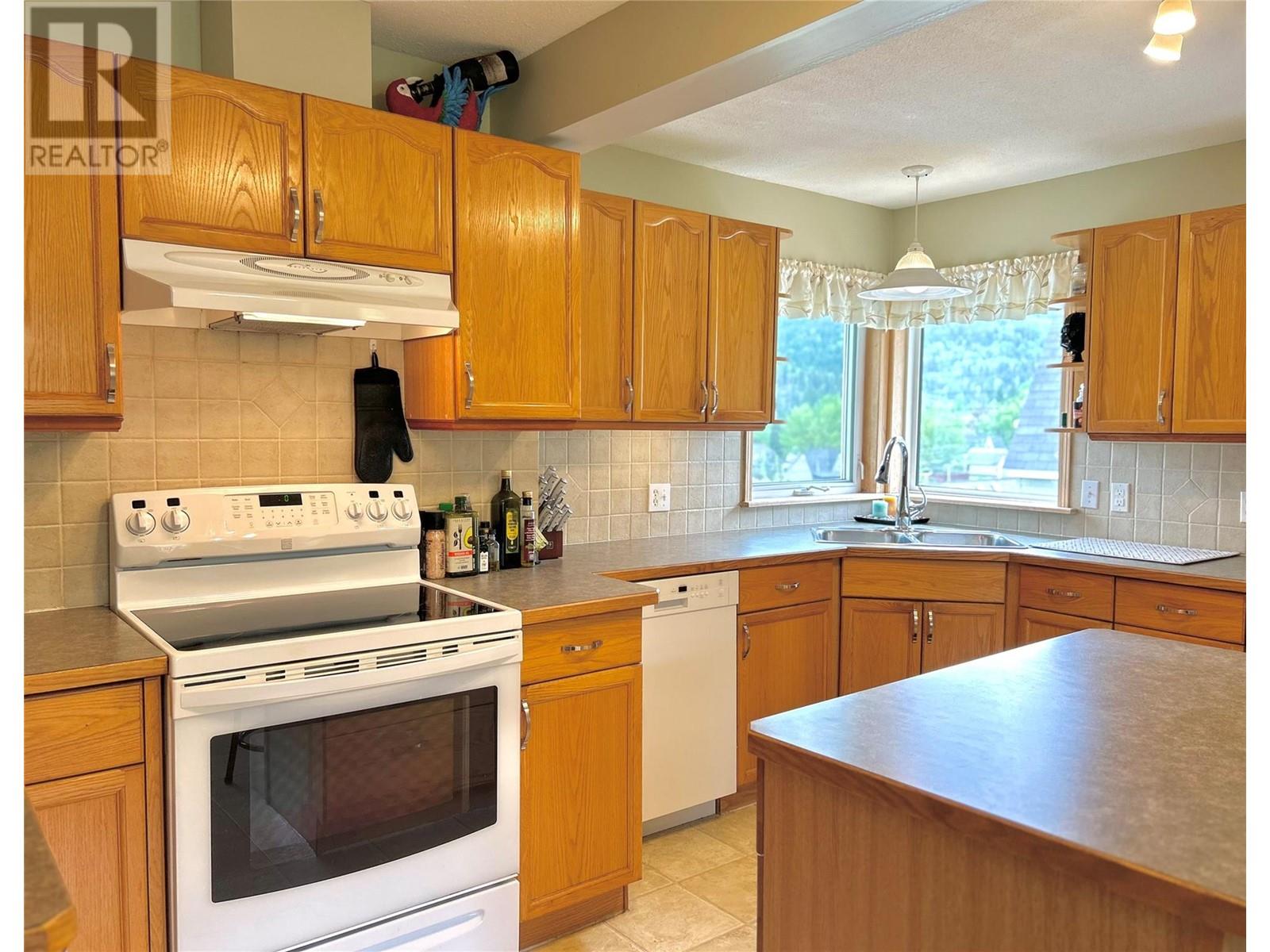 715 Shakespeare Street, Warfield, British Columbia  V1R 2B3 - Photo 16 - 10347444