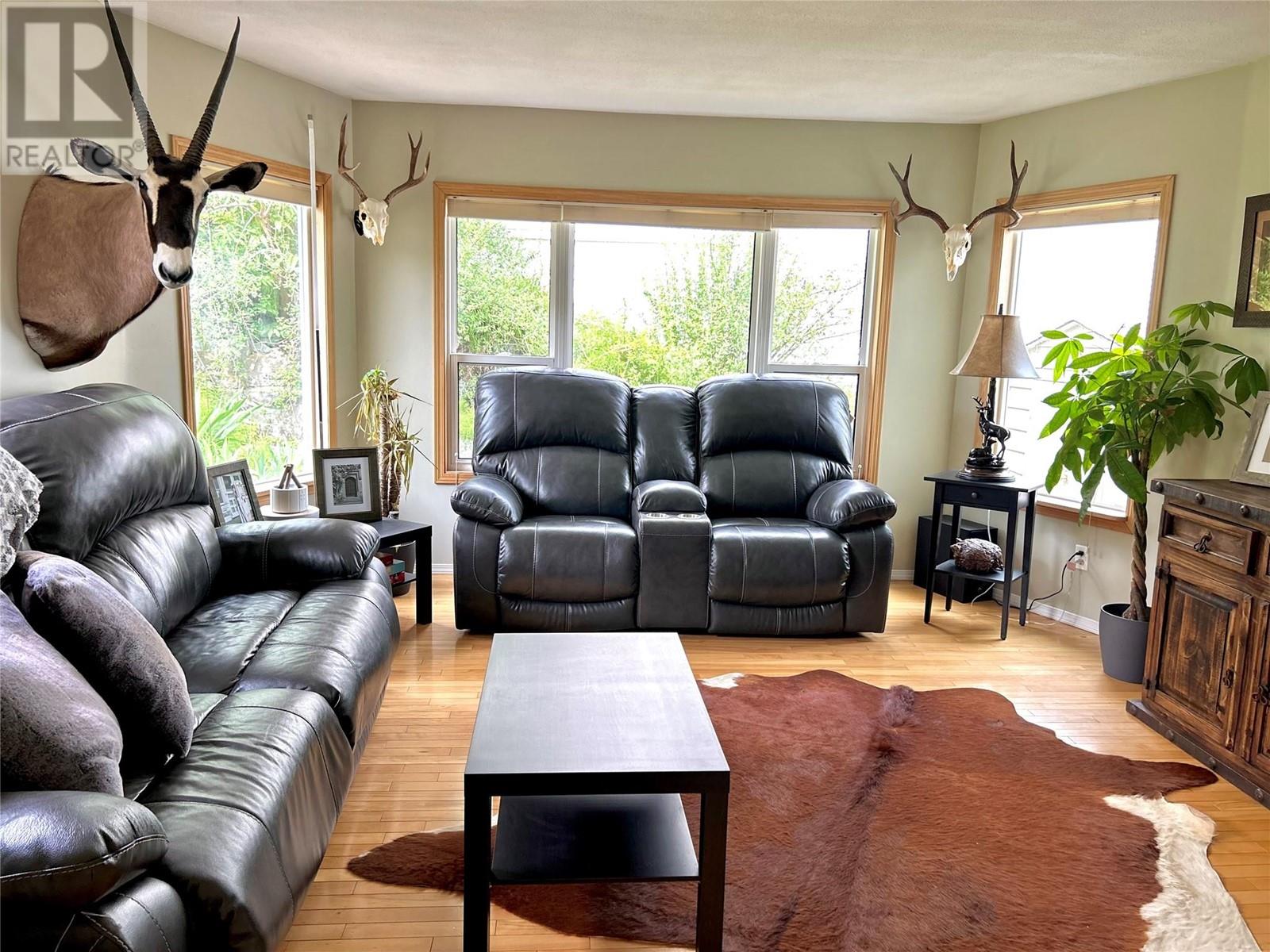 Property at 715 Shakespeare Street image 2